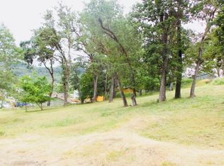 880 NE Fulton St, Roseburg, OR 97470