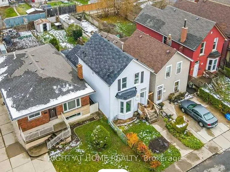 120 Tisdale St N — Photo 1