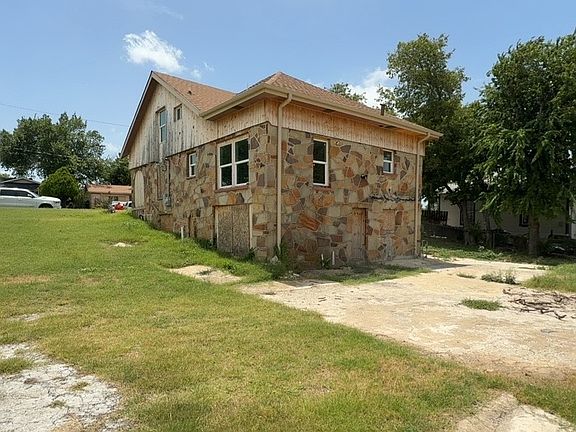 2nd image of 2802 NW 31st St