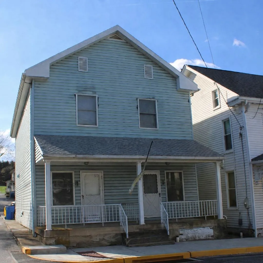 Recently Renovated 2 Bedroom Duplex — Photo 1