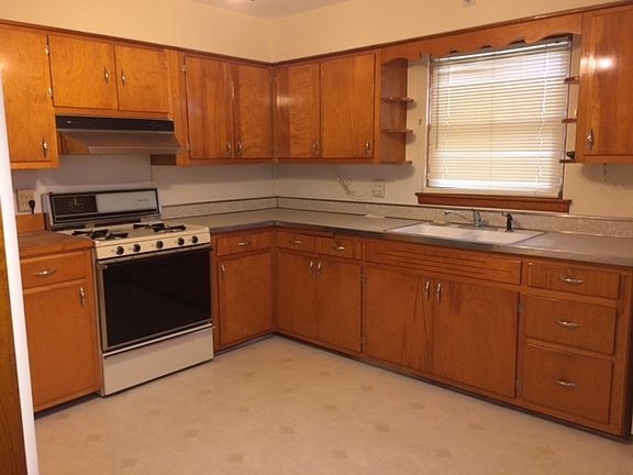 5th image of 1613 Clement St