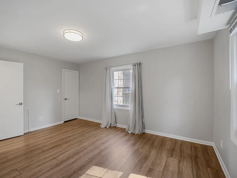 3860 Lyndhurst Dr #202 — Photo 9