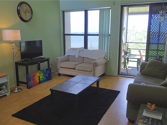 4th image of 306 Laurel Cove Way #212