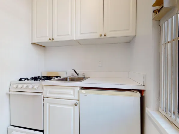 313 East 85th Street image 3 of 5