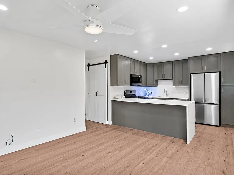 Ocean Beach Living | Modern 2Bd/2Ba | Laundry in-unit — Photo 15