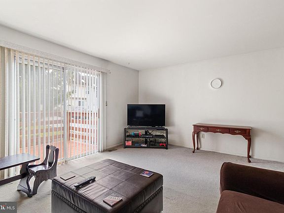 3rd image of 821 Sabina Cir