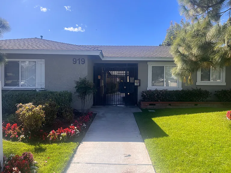 Western Gardens Apartments — Photo 4