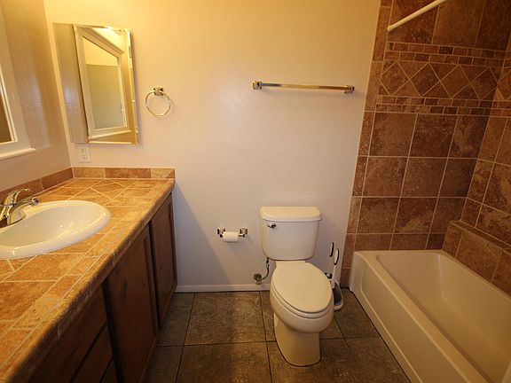 4th image of 638 E Lester St