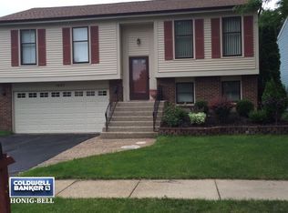 1683 Cumberland Rd, Aurora, IL 60504