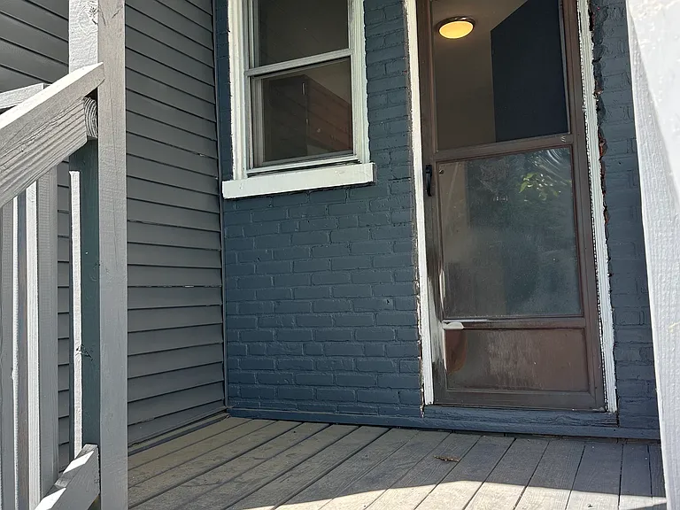 1528 W 4th St — Photo 16
