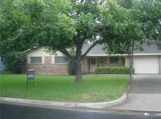 940 Maple St, Lockhart, TX 78644