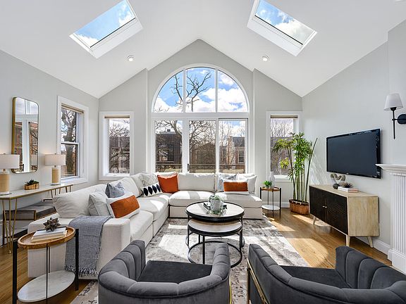 3rd image of 2654 W Cortez St #3