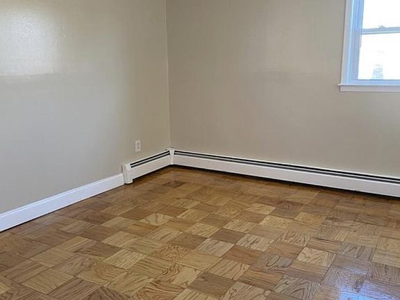 2nd image of 920 Throggmorton Ave #2
