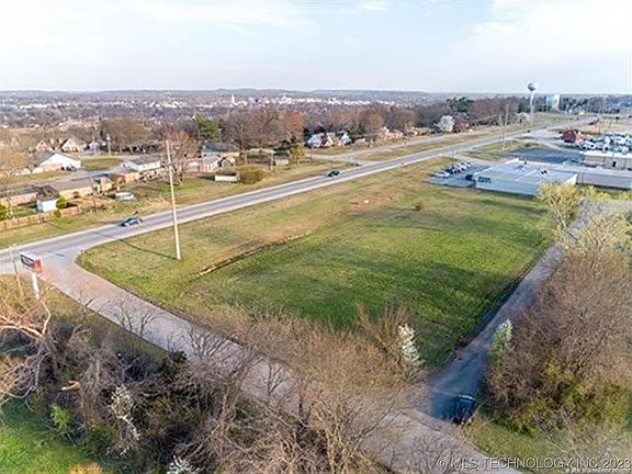 3rd image of 2251 N Highway 88 Expy