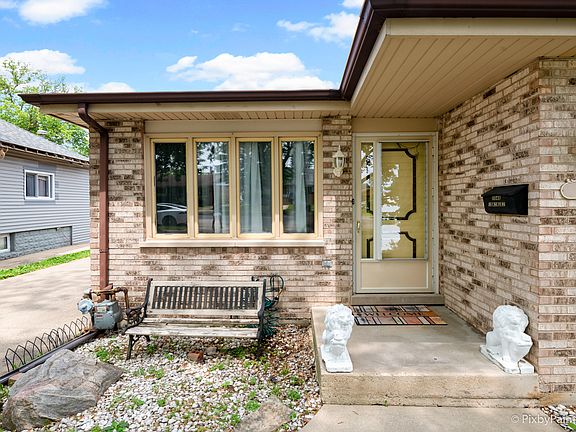 4th image of 1048 E Prairie Ave