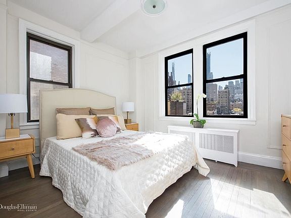 3rd image of 20 W 72nd St #1105