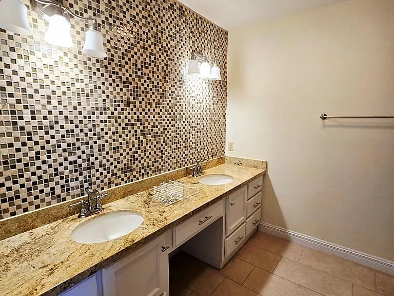 17 Waterfront Dr — Photo 12