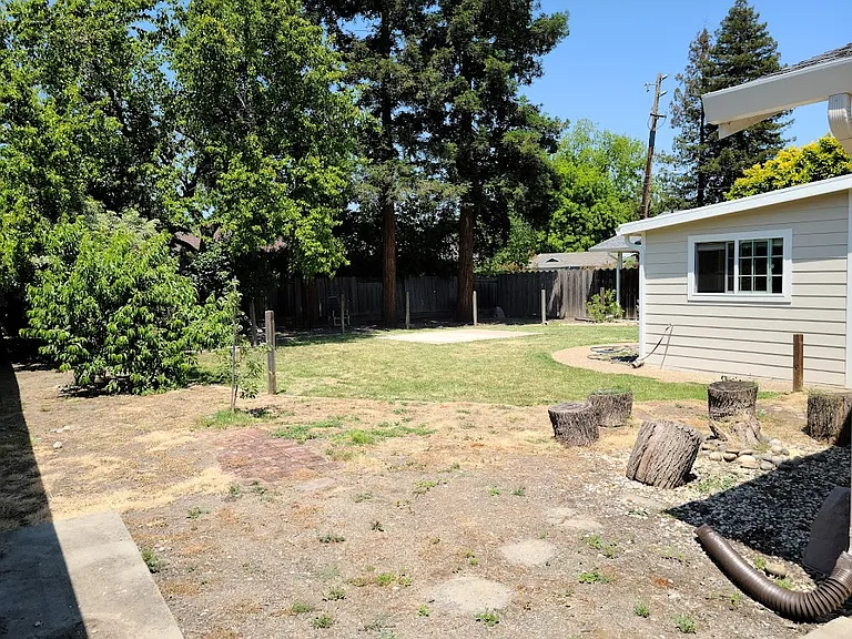 Huge Yard with Fire Pit & Entertainment Space galore!
