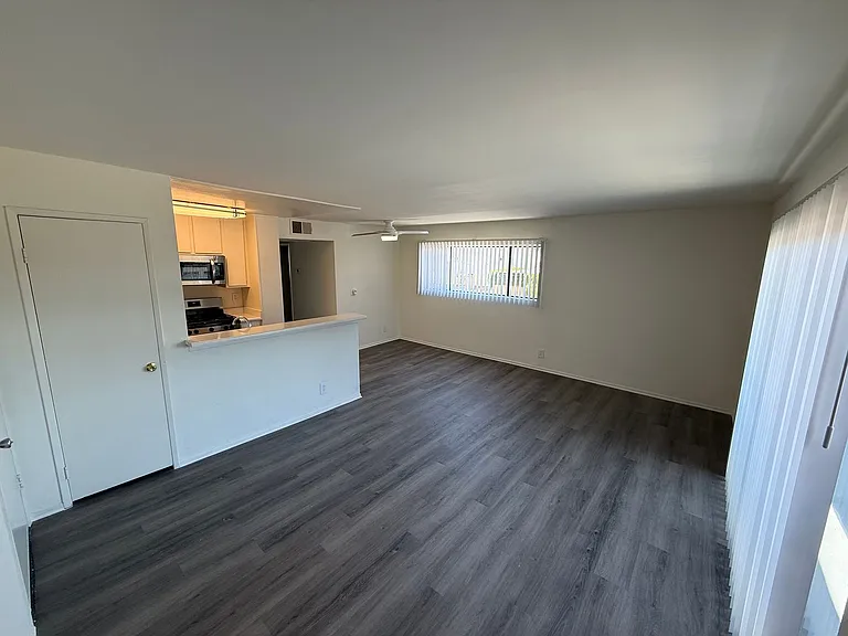 14543 Burbank Blvd — Photo 32