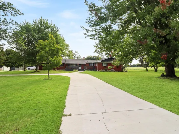 2112 Morrish Rd, Flushing, MI 48433