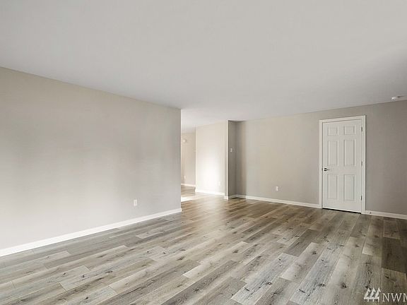 5th image of 17418 Spanaway Ln E