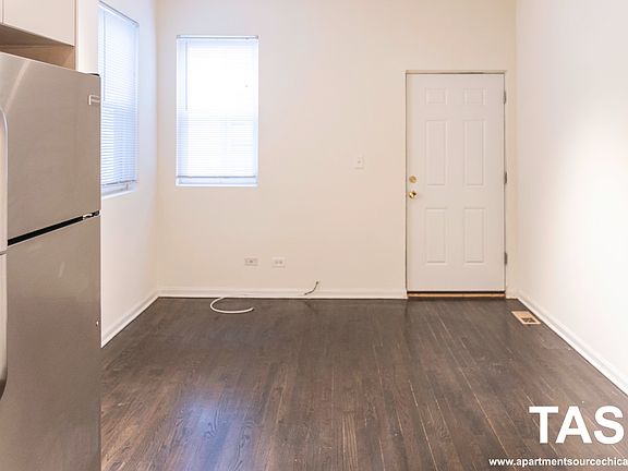 3rd image of 2438.5 N Ashland Ave #1R