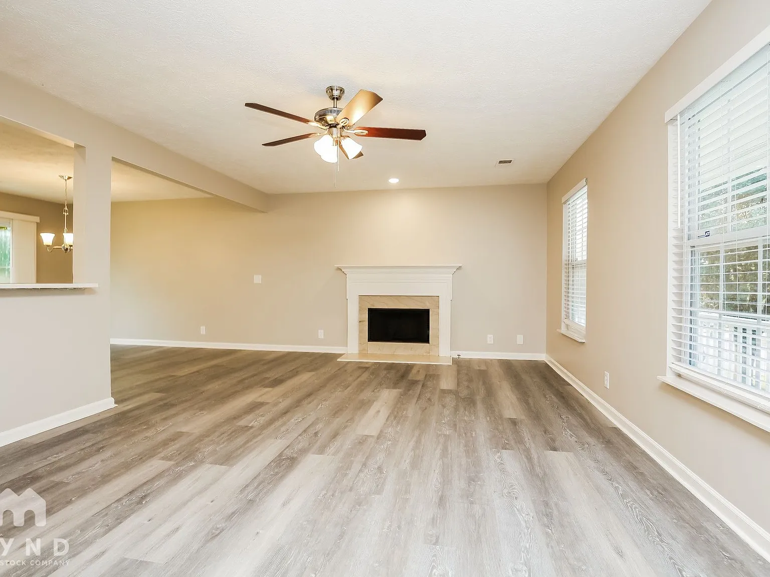 3 bed, 2.5 bath, 1641 sqft, $2,399 — Photo 2
