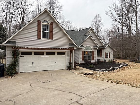 3rd image of 507 Barcliff Ln