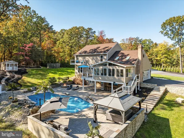 7677 Bush Ave, Pasadena, MD 21122