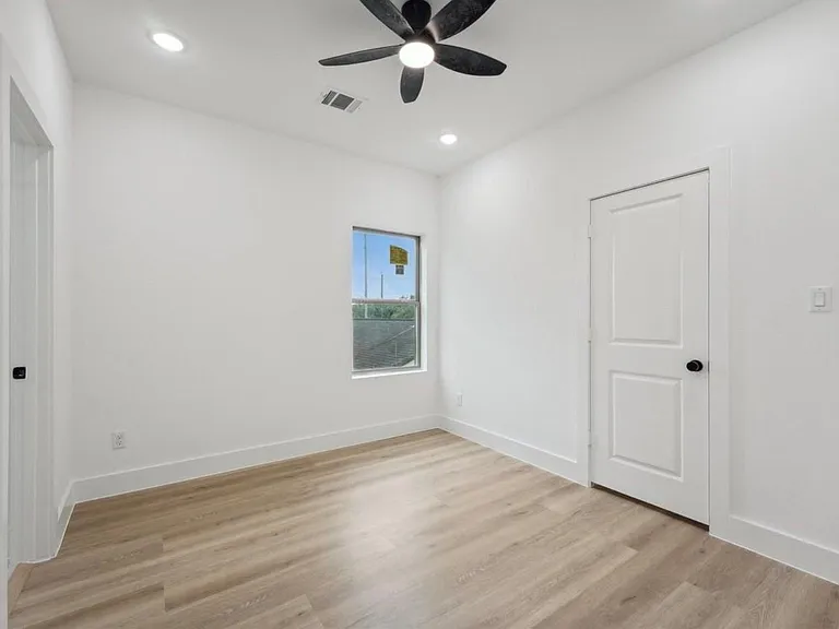 7416 Maxroy St — Photo 24