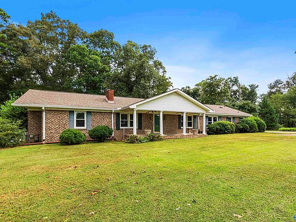 3rd image of 247 Willow Tree Ln