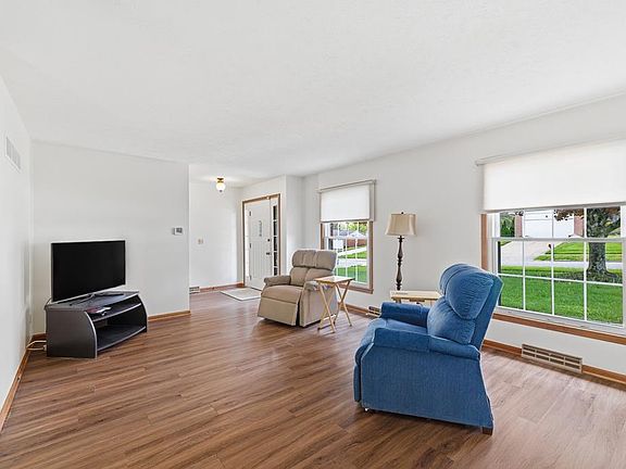 3rd image of 53 Betzstone Dr