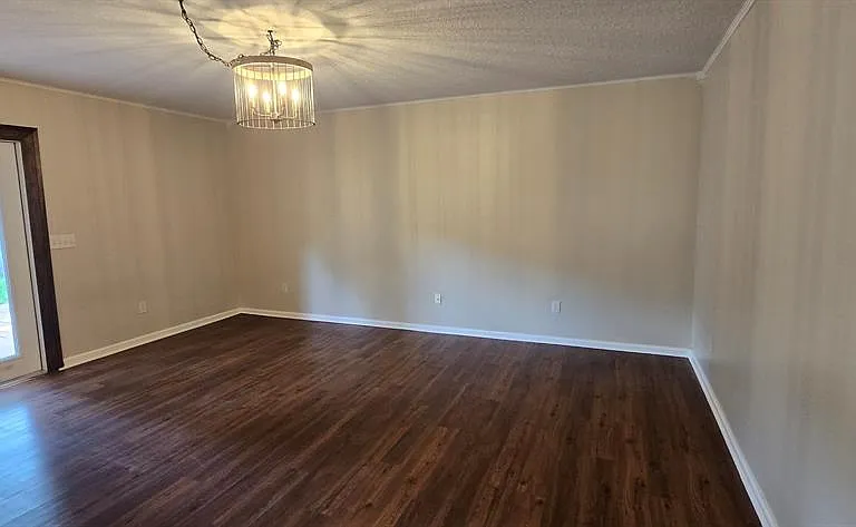 5401 NW 63rd Pl — Photo 3