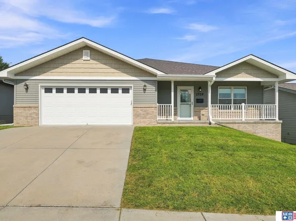 2729 NW Columbine Dr, Lincoln, NE 68524