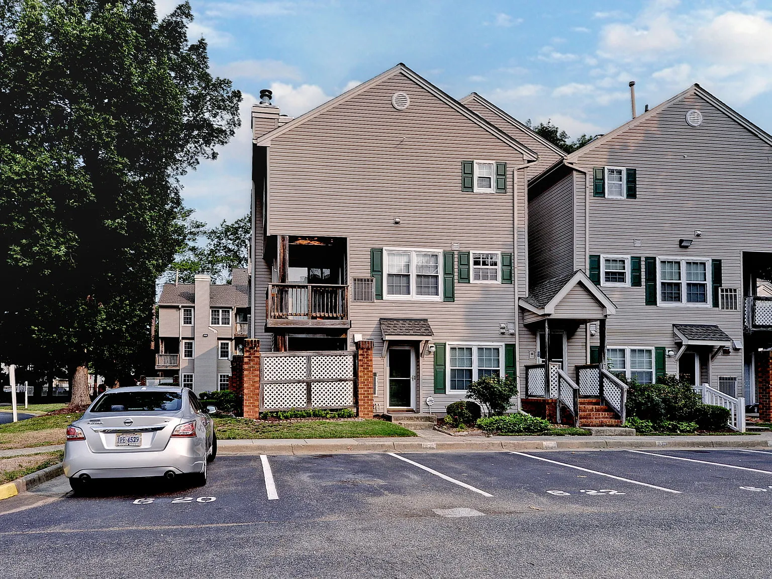 2 bed, 2.5 bath, 1010 sqft, $1,600 — Photo 2