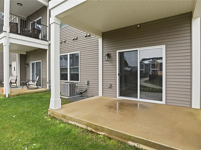 1195 Marina Pkwy — Photo 16