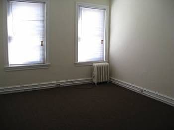 5th image of 536 Moore St APT C