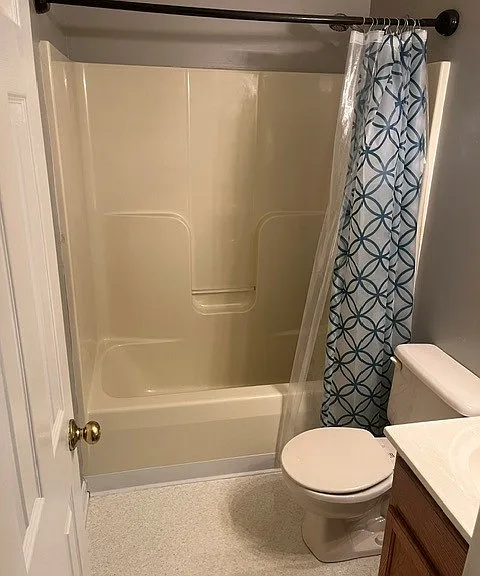 121 Amherst Ln — Photo 14