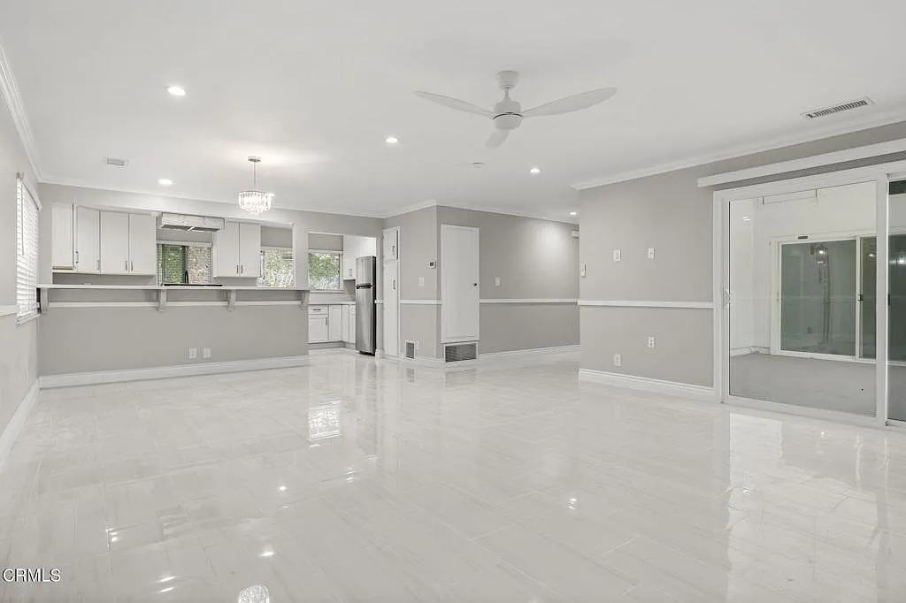 3 bed, 3.0 bath, 1650 sqft, $4,200 — Photo 2
