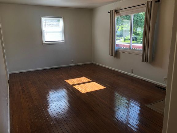 3rd image of 2212 W Euclid Ave