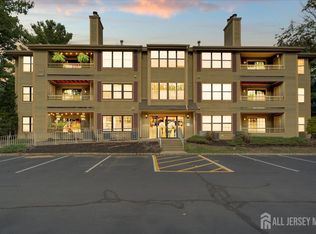 1610 Stoneridge Cir, Helmetta, NJ 08828