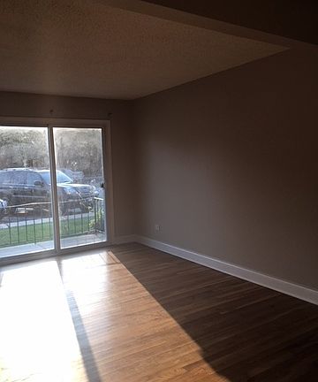 4th image of 8999 Kennedy Dr #103C