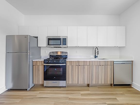 4th image of 32 McAdoo Ave #304