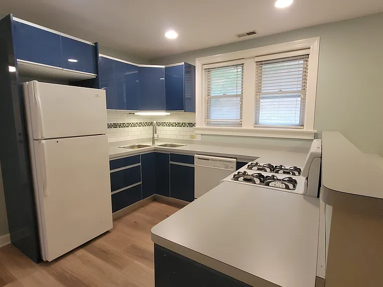 2921 N Albany Ave #G — Photo 2