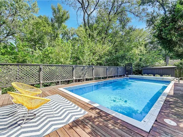 7841 Dearborn Dr, Prairie Village, KS 66208