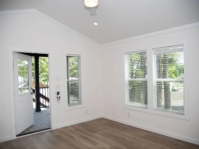 2351 E Grand Ave #D8 — Photo 5