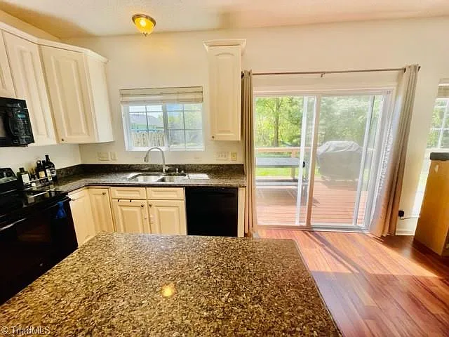 3 bed, 2.5 bath, $1,700 — Photo 3