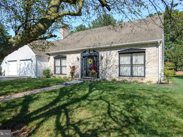 13927 Tropicana Dr, Hagerstown, MD 21742