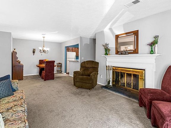 3rd image of 1610 Raleigh Cir SE