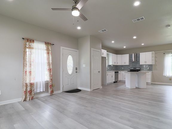 3rd image of 1000 N Spring St